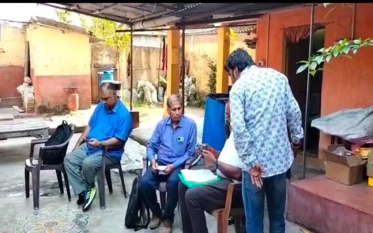 बोकारो : आरोपी को पकड़ने गयी सीबीआई टीम पर हमला , तीन अधिकारी घायल 5 20250326 155904