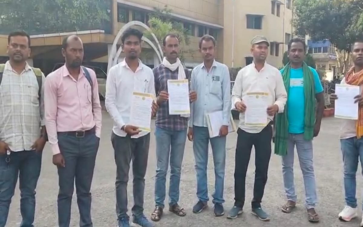 झारखंड में ग्रामीणों का अवैध क्रशरों के खिलाफ विरोध, क्रशर मालिकों पर एफआईआर दर्ज करने की मांग 4 20250329 180112