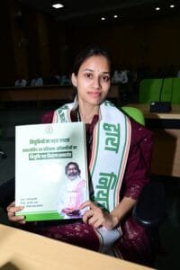 झारखंड मंत्रालय में श्रम, प्रशिक्षण, नियोजन एवं कौशल विकास विभाग में 49 प्रशिक्षण अधिकारियों को मुख्यमंत्री हेमंत सोरेन के हाथों नियुक्ति पत्र मिली 5 IMG 20250305 WA0009