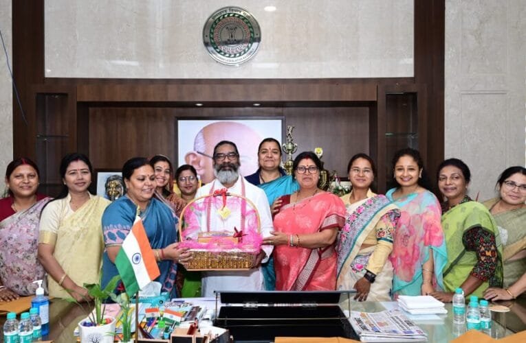 मुख्यमंत्री हेमन्त सोरेन से झारखंड विधानसभा की महिला विधायकगणों ने की मुलाकात, 
