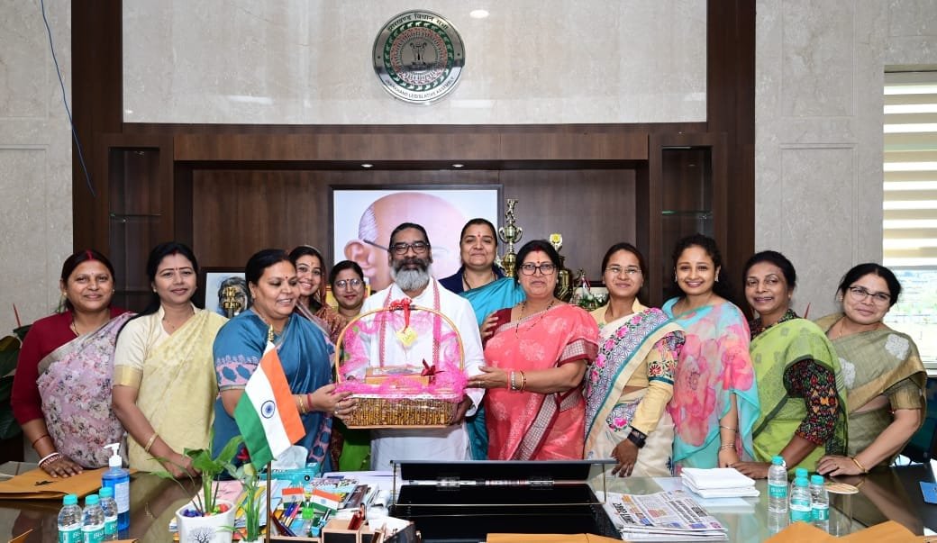 Women MLAs of Jharkhand Assembly met Chief Minister Hemant Soren,