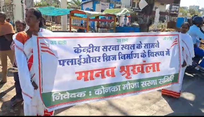 रांची में आदिवासी समाज अपने धार्मिक स्थलों की रक्षा के लिए ह्यूमन -चैन बनाकर उतरे सड़को पर। 4 IMG 20250307 WA0042