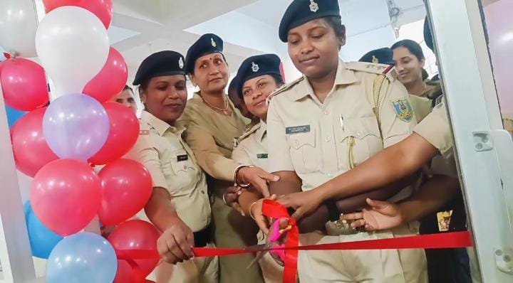 अंतर्राष्ट्रीय महिला दिवस के अवसर पर पलामू एसपी कार्यालय में ब्रेस्टफीडिंग रूम और किड जोन की हुई शुरुआत। 1 IMG 20250308 WA0059