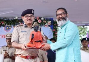 झारखंड राज्य गृह रक्षा वाहिनी एवं अग्निशमन सेवा खेलकूद प्रतियोगिता-2025 के समापन समारोह मुख्य अतिथि के रूप में मुख्यमंत्री हेमंत सोरेन हुए शामिल। 12 IMG 20250308 WA0175