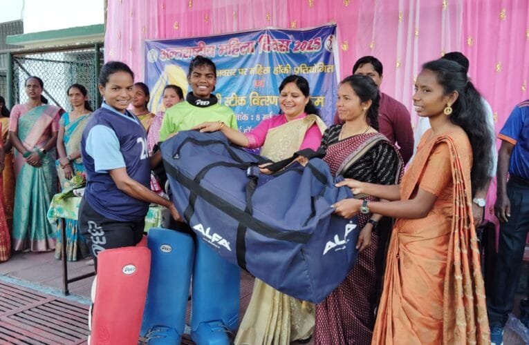 अंतर्राष्ट्रीय महिला दिवस के अवसर पर जिला खेलकूद विभाग और हॉकी सिमडेगा के संयुक्त तत्वाधान में हुआ महिला हॉकी प्रतियोगिता 