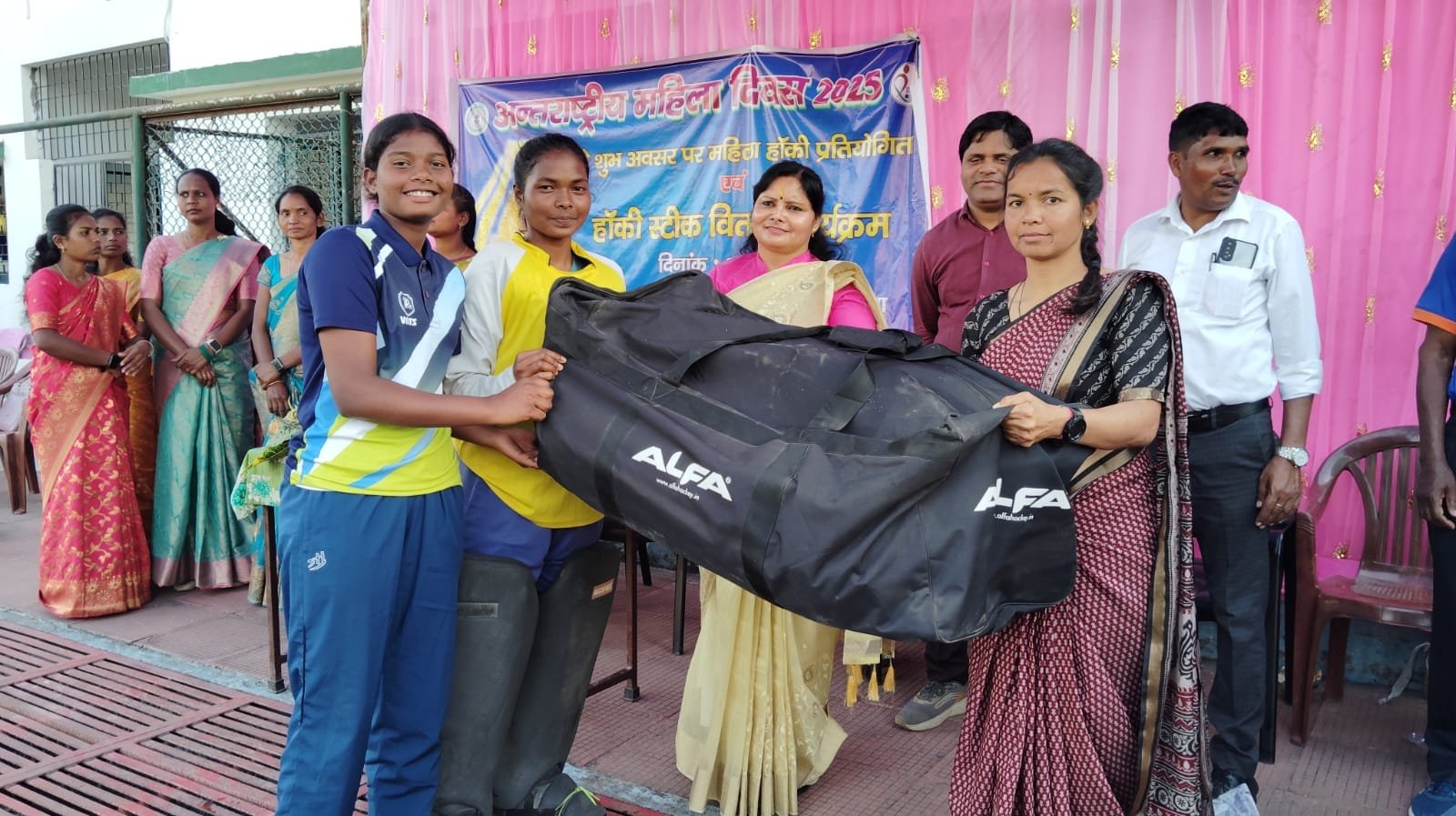 अंतरराष्ट्रीय महिला दिवस पर सिमडेगा ने दिखाई अलग राह !खेल के माध्यम से महिला सशक्तिकरण की अनूठी पहल। 3 IMG 20250308 WA0214