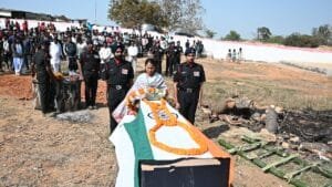 मांडर के आर्मी जवान की बेंगलुरु में निधन , कृषि मंत्री शिल्पी नेहा तिर्की ने दी श्रद्धांजलि। 13 IMG 20250309 WA0079