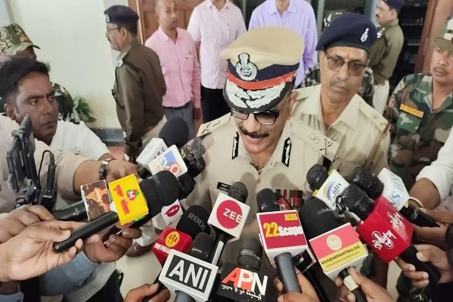 लॉ एंड ऑर्डर पर DGP अनुराग गुप्ता का बड़ा बयान, बोले- जेल से माफिया आपराधिक घटना की बना रहे रणनीति। 4 IMG 20250310 WA0028