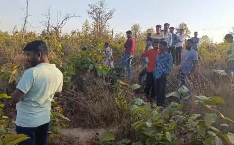 गिरिडीहः मधनिया गांव में अज्ञात व्यक्ति का शव मिलने से सनसनी, जांच में जुटी पुलिस