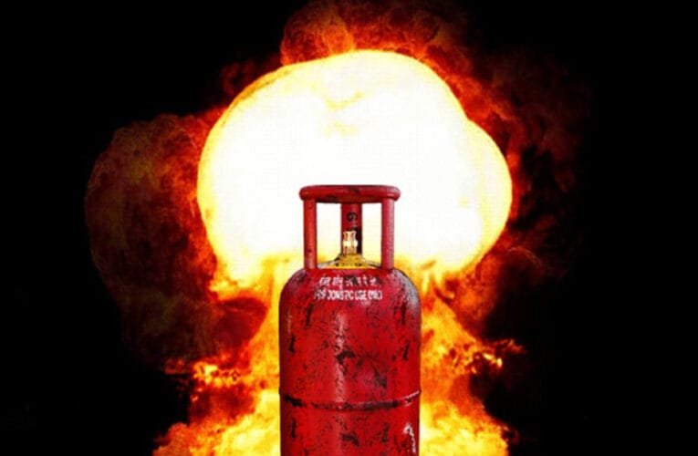 गैस सिलेंडर लीक होने से लगी आग, कस्तूरबा विद्यालय की दो छात्रा और रसोईया झुलसी