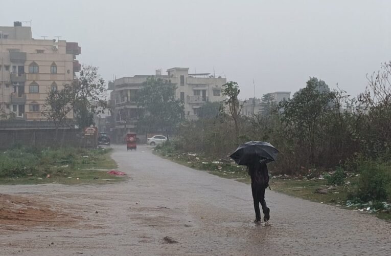 आंधी-बारिश ने गिराया 9 डिग्री तक रांची का तापमान, झारखंड के कई इलाकों में तेज हवा के साथ हुई झमाझम बारिश।