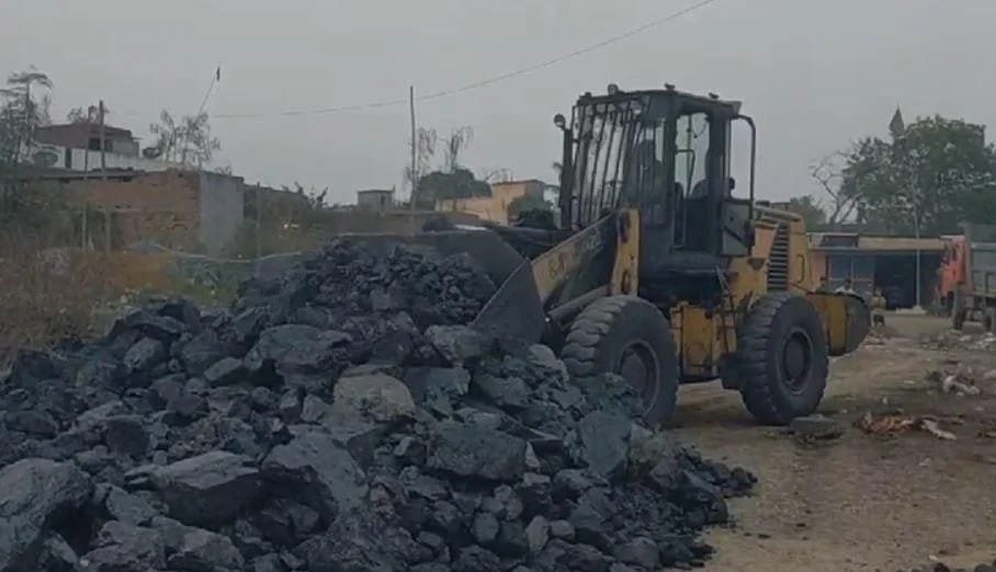 Sudden raid by mining department in Bokaro causes commotion.