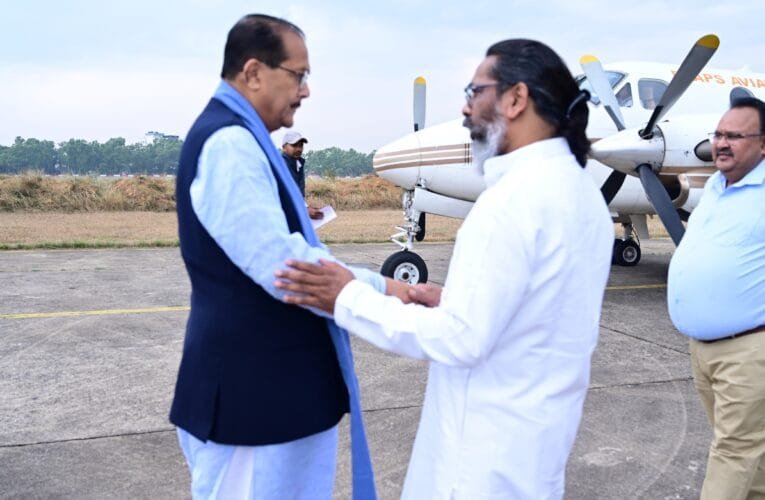 झारखंड सरकार के वित्त मंत्री राधा कृष्ण किशोर बेहतर इलाज के लिए दिल्ली हुए रवाना! बिरसा मुंडा एयरपोर्ट पहुंचे मुख्यमंत्री हेमंत सोरेन।