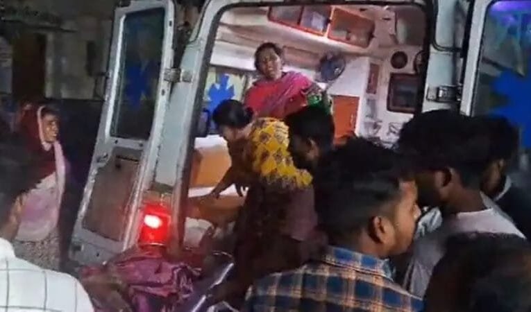 पाकुड़ में प्रेम प्रसंग को लेकर दो पक्षों में हिंसक झड़प, एक की मौत, आठ गंभीर रूप से घायल।