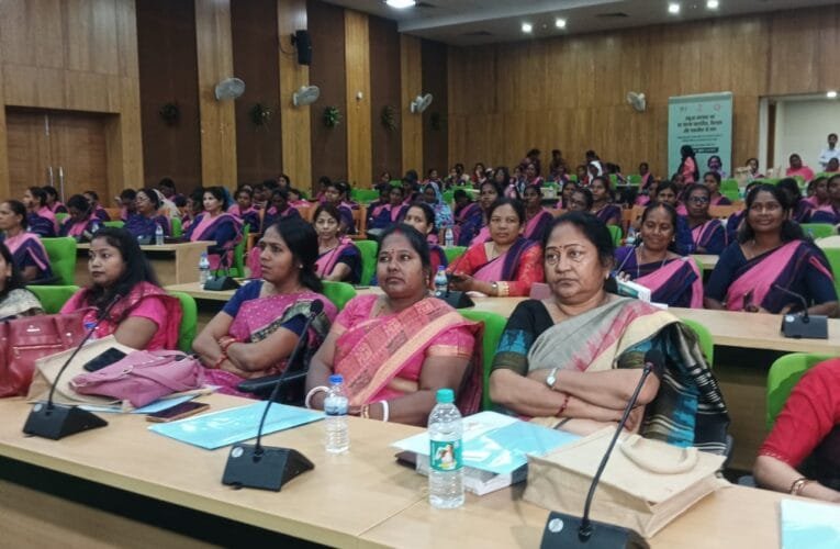 आंगनबाड़ी सेविकाओं व पर्यवेक्षकों को मुख्यमंत्री आज देंगे स्मार्ट फोन।