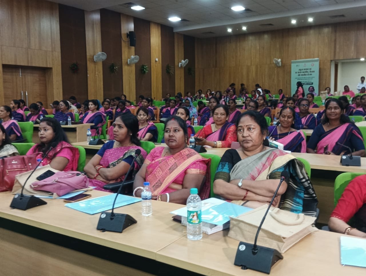 आंगनबाड़ी सेविकाओं व पर्यवेक्षकों को मुख्यमंत्री आज देंगे स्मार्ट फोन। 8 IMG 20250326 WA0007