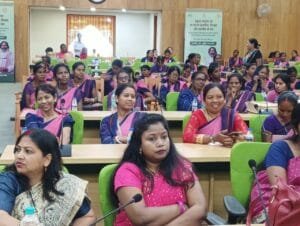 आंगनबाड़ी सेविकाओं व पर्यवेक्षकों को मुख्यमंत्री आज देंगे स्मार्ट फोन। 9 The Chief Minister will give smart phones to Anganwadi workers and supervisors today.