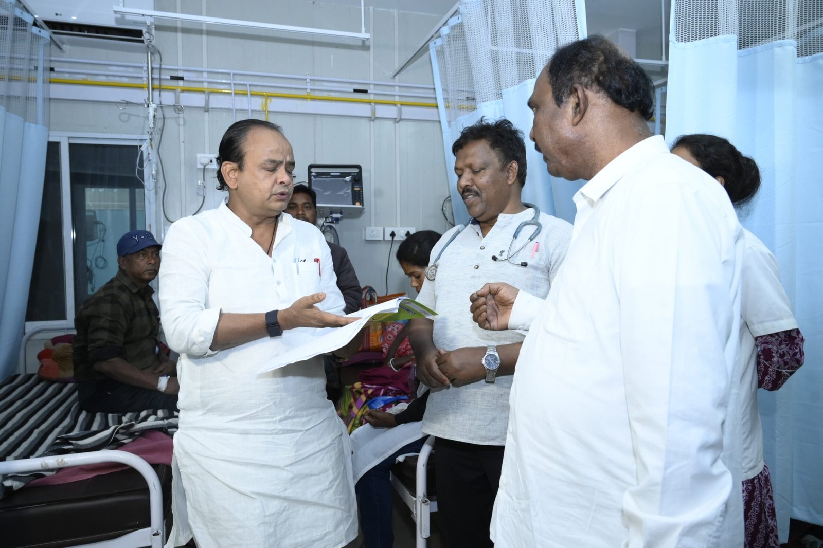 रात्रि के सन्नाटे में उम्मीद की दस्तक: जब झारखंड के स्वास्थ्य मंत्री बने मरीजों के हितैषी. 4 IMG 20250326 WA0016 scaled