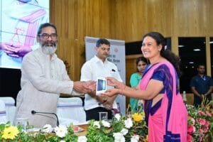 आंगनबाड़ी सेविकाओं एवं महिला पर्यवेक्षिकाओं को झारखंड मुख्यमंत्री हेमंत सोरेन ने प्रदान किया स्मार्टफोन। 3 IMG 20250326 WA0049