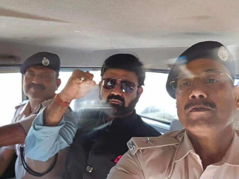 अनिल टाइगर की हत्या के विरोध में रांची बंद, कहीं प्रदर्शन तो कहीं आगजनी, प्रतुल शाहदेव समेत कई भाजपा नेता हुए हिरासत में।