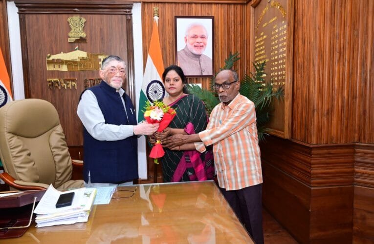 राज्यपाल संतोष कुमार गंगवार से आज प्रफुल कुमार सरकार ने राज भवन में की भेंट।