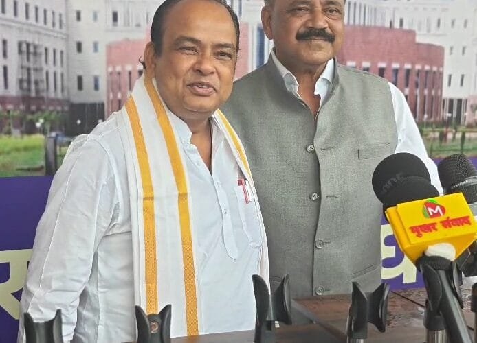 मंत्री सुदिव्य सोनू और मंत्री डॉ इरफान अंसारी के बीच नोकझोंक का मामला सुलझा, अब भाजपा के खिलाफ साझा लड़ाई।