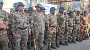 रांची में जुम्मे की नमाज और होली को देखते हुए पुलिस का एहतियातन फ्लैग मार्च 4 Screenshot 20250313 173828