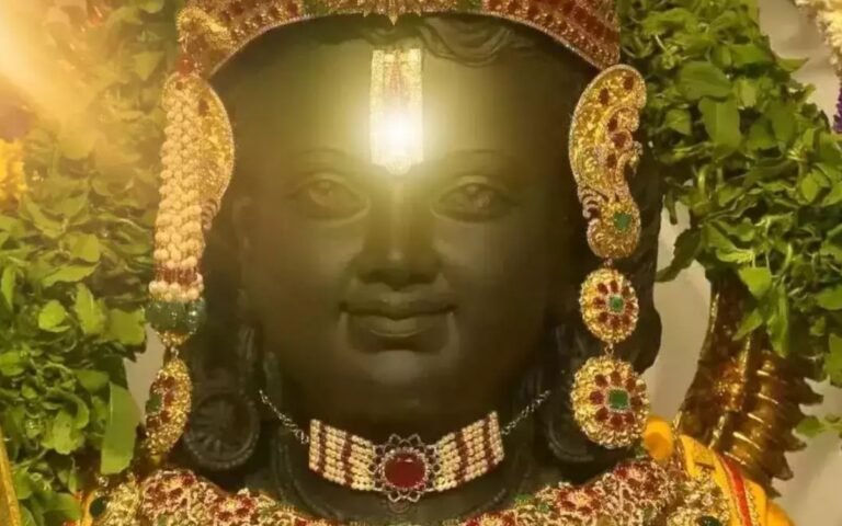 अयोध्या में प्रभु श्री रामलला का रामनवमी पर हुआ सूर्याभिषेक, दिखा अद्भुत नजारा