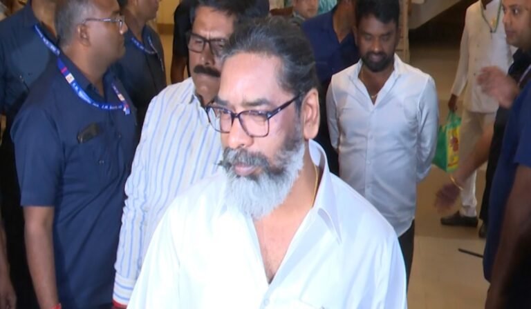 हवाई यात्रा करने वालों के लिए बुरी खबर, अब झारखंड से हवाई यात्रा करना होगा महंगा , सरकार ने बढ़ाई  VAT