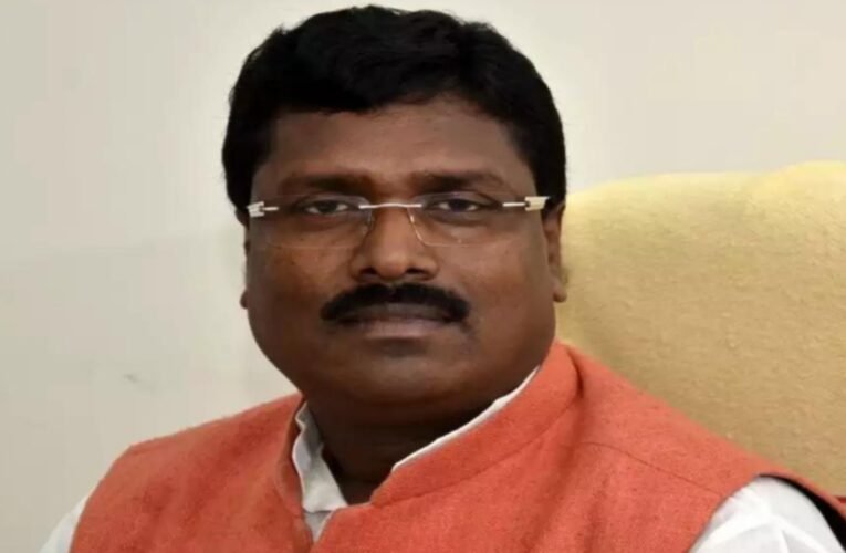 झारखंड BJP को लगा बड़ा झटका, पूर्व प्रदेश अध्यक्ष ताला मरांडी ने छोड़ी पार्टी