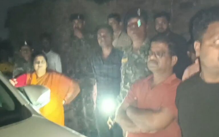 एक्शन में दिखीं झरिया विधायक रागिनी सिंह, देर रात अवैध खनन स्थल पहुंची