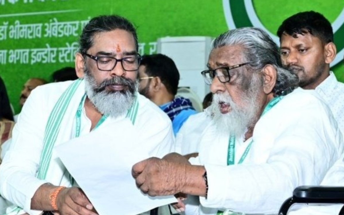 हेमंत सोरेन के नेतृत्व में होगी JMM की कमान !, शिबू सोरेन की बदलेगी भूमिका, जानिए पूरी खबर 20250415_104641