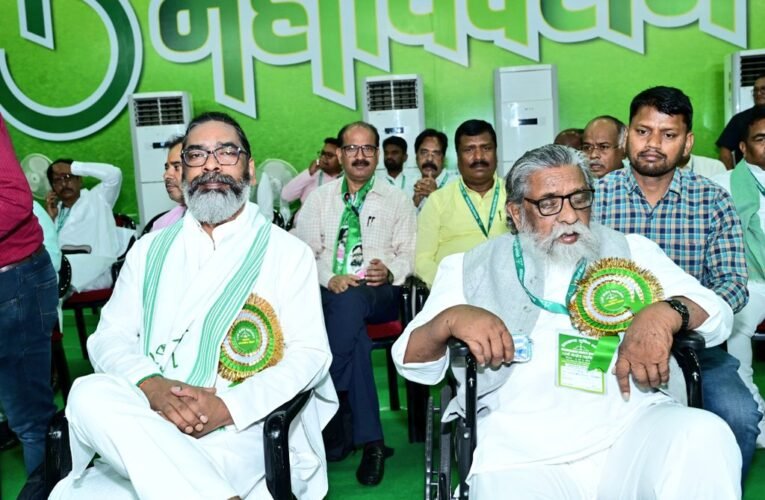 JMM के संस्थापक बने शिबू सोरेन, केंद्रीय अध्यक्ष हेमंत सोरेन को बनाया।