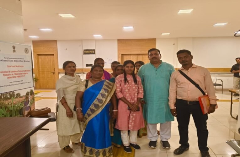 झारखंड कर्मचारी संघ ने ग्रामीण विकास सचिव से लंबित मांगों को लेकर मुलाकात की 