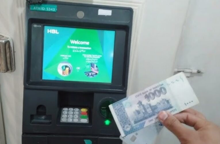 चलती ट्रेन में ATM से निकाल सकेंगे पैसे, इंडियन रेलवे ने शुरू की खास सुविधा