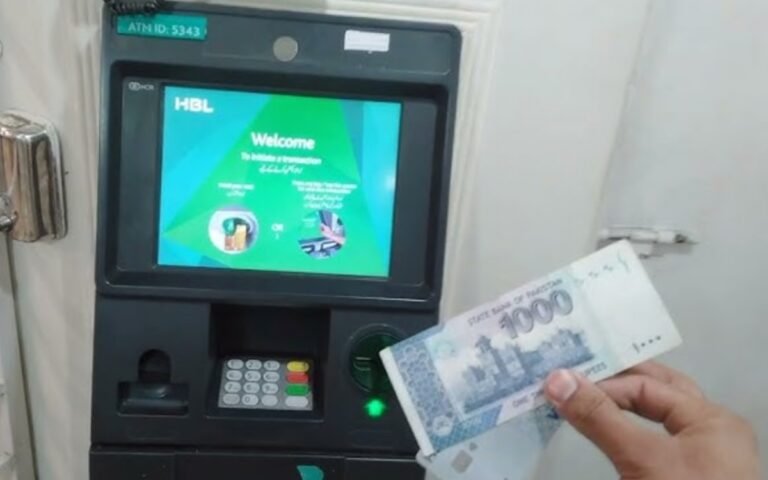 चलती ट्रेन में ATM से निकाल सकेंगे पैसे, इंडियन रेलवे ने शुरू की खास सुविधा