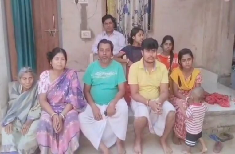 मुर्शिदाबाद हिंसा : पलायन कर झारखंड आई हिन्दू महिला का बयान पुलिस को बार बार फोन किया लेकिन पुलिस नही आई ,पुलिस ने कहा घर मे रहिये