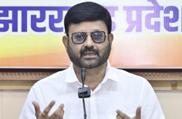 हेमंत सोरेन का विदेश दौरा सिर्फ कैमरा एक्सपोजर और सैर सपाटे के लिए : प्रतुल शाहदेव