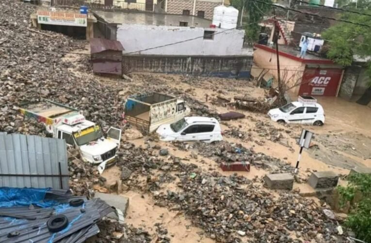 जम्मू-कश्मीर के रामबन में बादल फटने से तीन की मौत, राहत और बचाव कार्य जारी