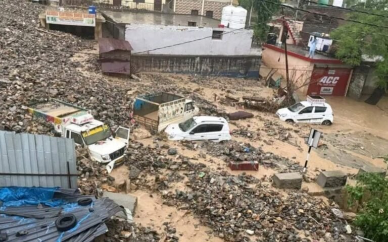 जम्मू-कश्मीर के रामबन में बादल फटने से तीन की मौत, राहत और बचाव कार्य जारी