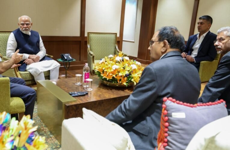 दिल्ली लौटते ही एक्शन में दिखे पीएम मोदी, एयरपोर्ट पर की हाई लेवल मीटिंग