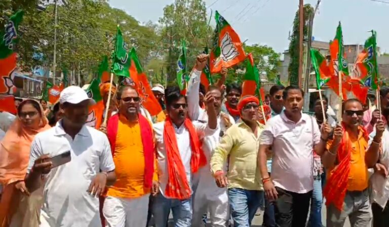 कश्मीर के पहलगाम में हुए आतंकी हमले के विरोध में भाजपा ने निकाली आक्रोश रैली