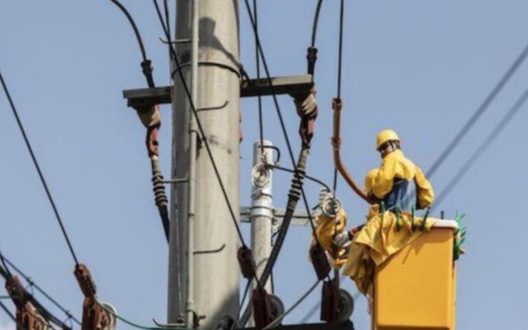 रांची के कई बड़े इलाकों में बिजली गुल, बिजली आपूर्ति बाधित होने से लोग परेशान