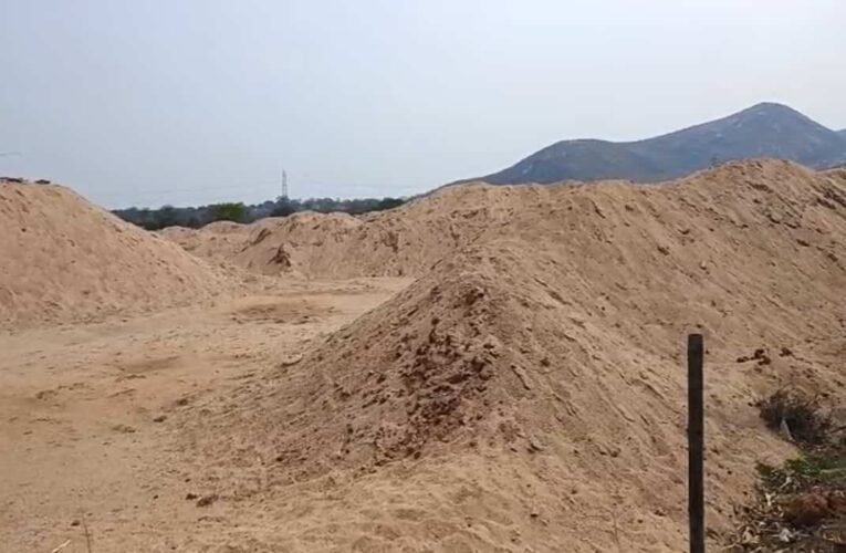 डम्पिंग की आड़ में बालू का अवैध कारोबार ! रांची के आस – पास के इलाको में फल फूल रहा है यह गोरखधंधा !