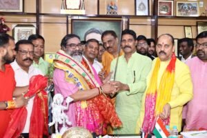 मुख्यमंत्री हेमन्त सोरेन से केंद्रीय समिति श्री महावीर मंडल, रांची के एक प्रतिनिधिमंडल ने की मुलाकात। 3 IMG 20250403 WA0129