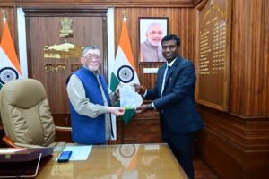 झारखंड राज्यपाल संतोष कुमार गंगवार को राजधानी रांची में आयोजित एयर शो के लिए रांची उपायुक्त ने दिया निमंत्रण। 6 IMG 20250417 WA0022