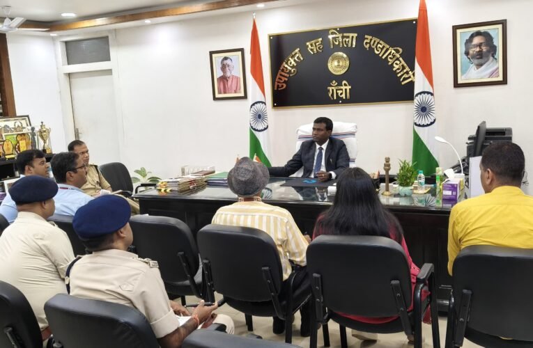 रांची के नामकुम में होने जा रहें भारतीय वायु सेना (IAF) की एयर शो को लेकर जिला के वरीय पदाधिकारियों के साथ हुई अहम बैठक।