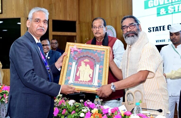 झारखंड मंत्रालय  मे आज झारखण्ड सरकार और भारतीय स्टेट बैंक के बीच हुआ एमओयु,इस अवसर पर झारखंड सरकार के मुख्यमंत्री  हुए उपस्थिति।