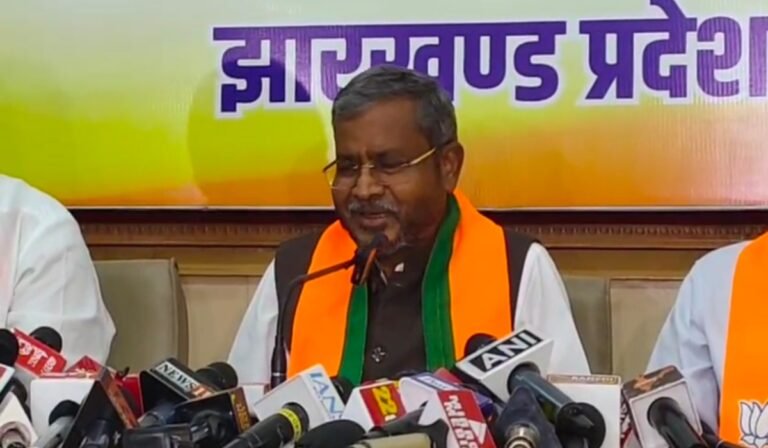 झारखंड डीजीपी विवाद: बाबूलाल मरांडी ने हेमंत सोरेन पर लगाए असंवैधानिक नियुक्ति और भ्रष्टाचार के आरोप