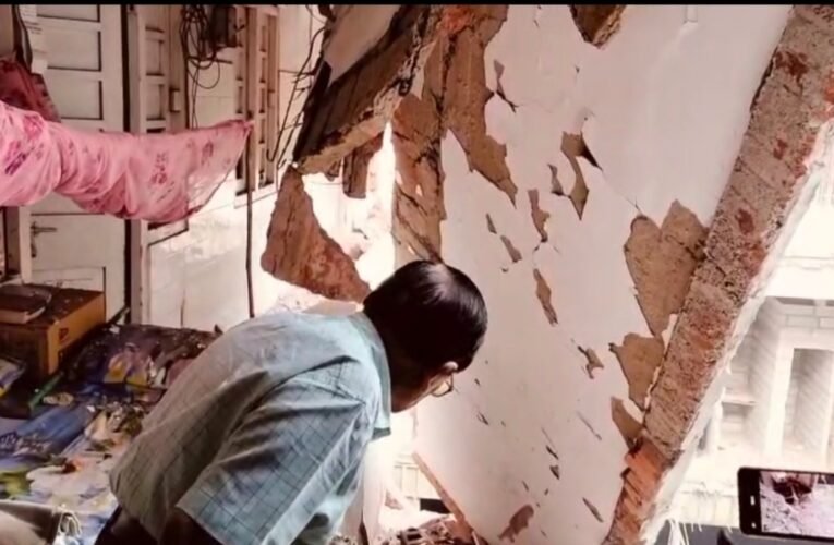 जमशेदपुर एमजीएम अस्पताल हादसा: मेडिसिन वार्ड का छज्जा गिरा, चार मरीज मलबे में दबे